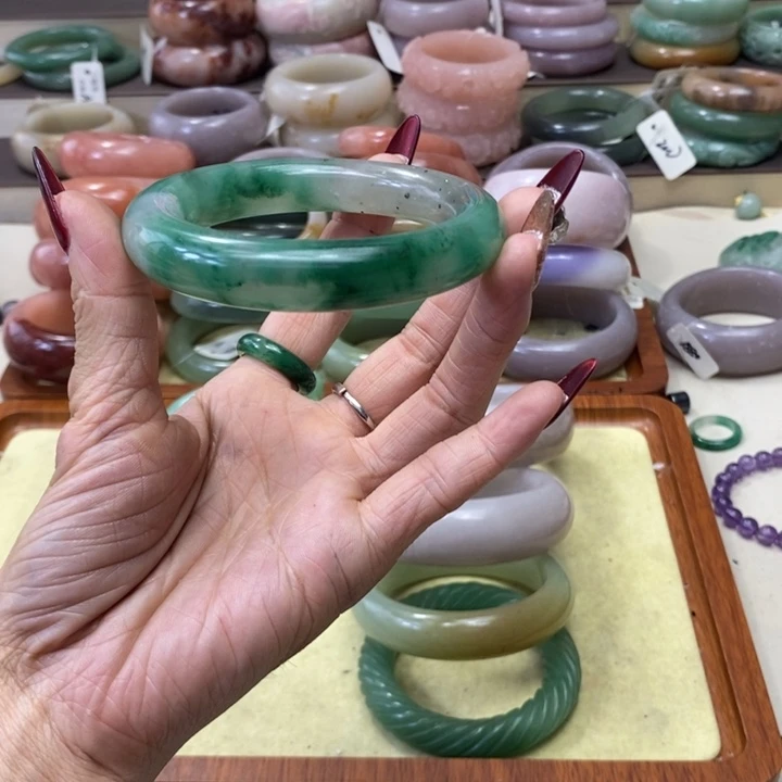 未镶嵌手镯石英质玉阅