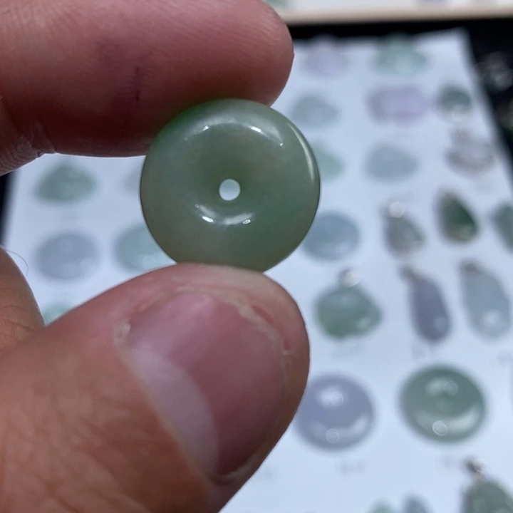 翡翠未镶嵌颈饰吊坠