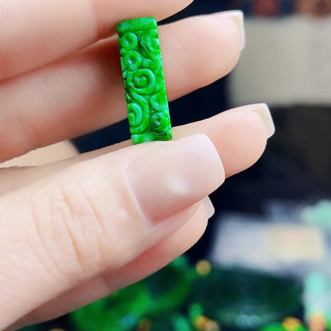 颈饰未镶嵌翡翠多样性