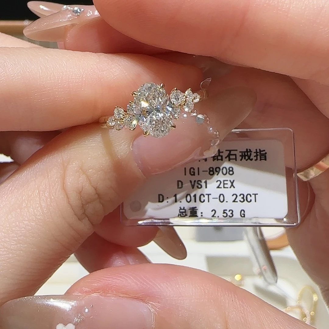 小****实验室培育钻石18K金镶嵌一卡繁星椭圆igi 13