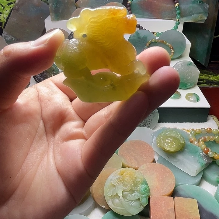 颈饰未镶嵌石英质玉