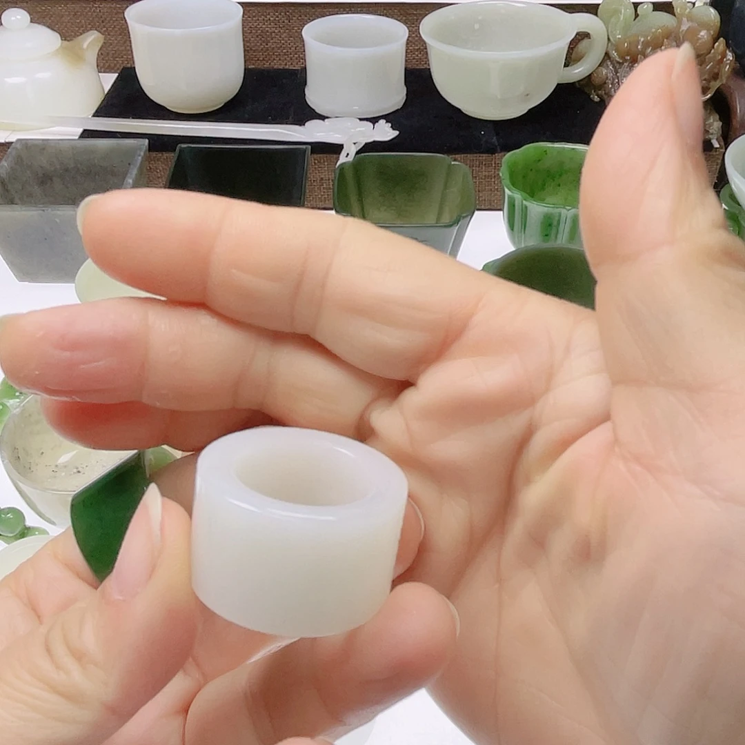 徐***君和田玉未镶嵌挂件