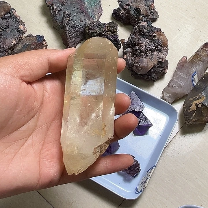 且***怀珠宝半成品未镶嵌水晶