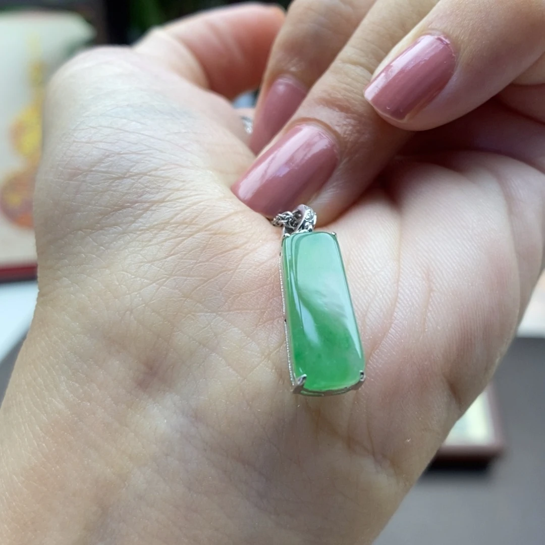 翡翠18K金镶嵌颈饰吊坠43