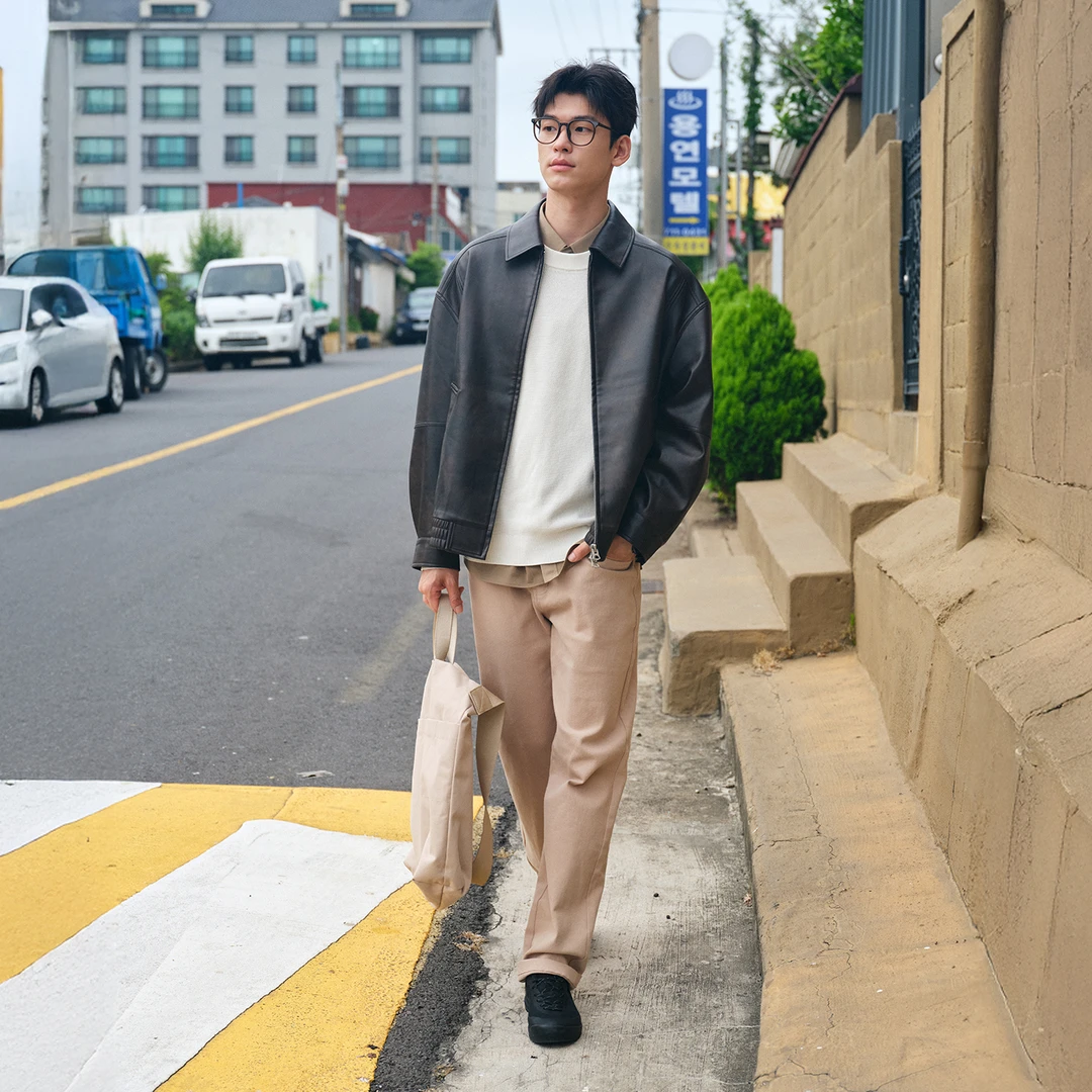 德赛秋季男士PU仿皮翻领异形拉链袋短夹克潮流时尚宽松帅气