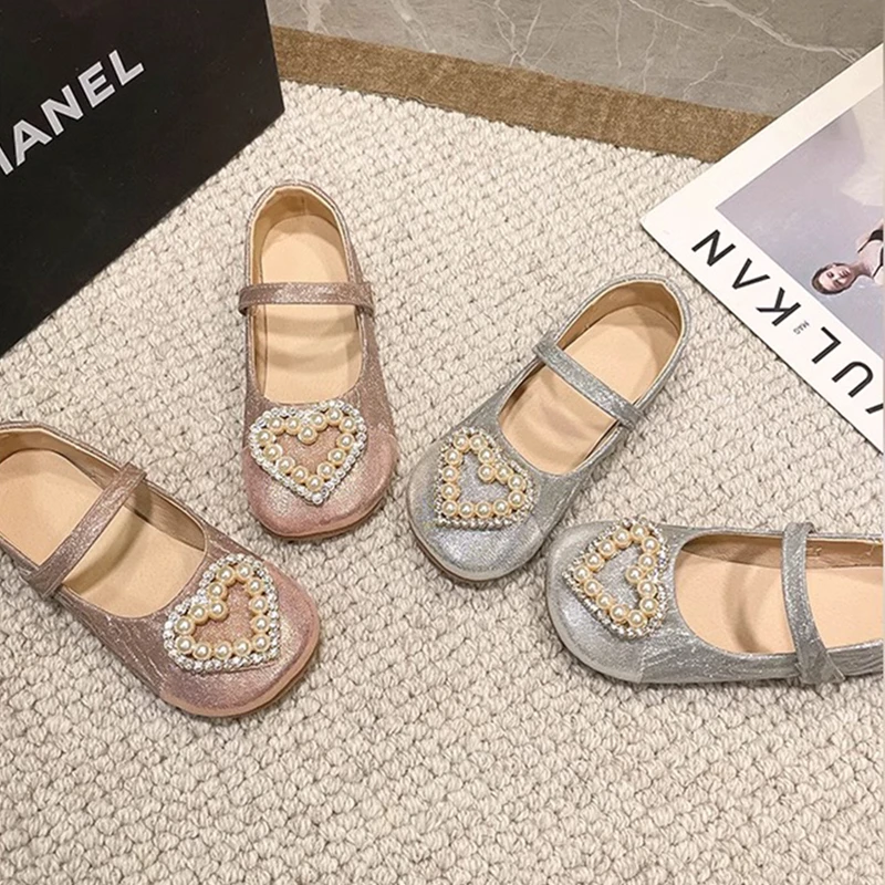 女童2025春秋季新款软底防滑单鞋珍珠水钻皮面公主鞋舞蹈鞋儿童鞋