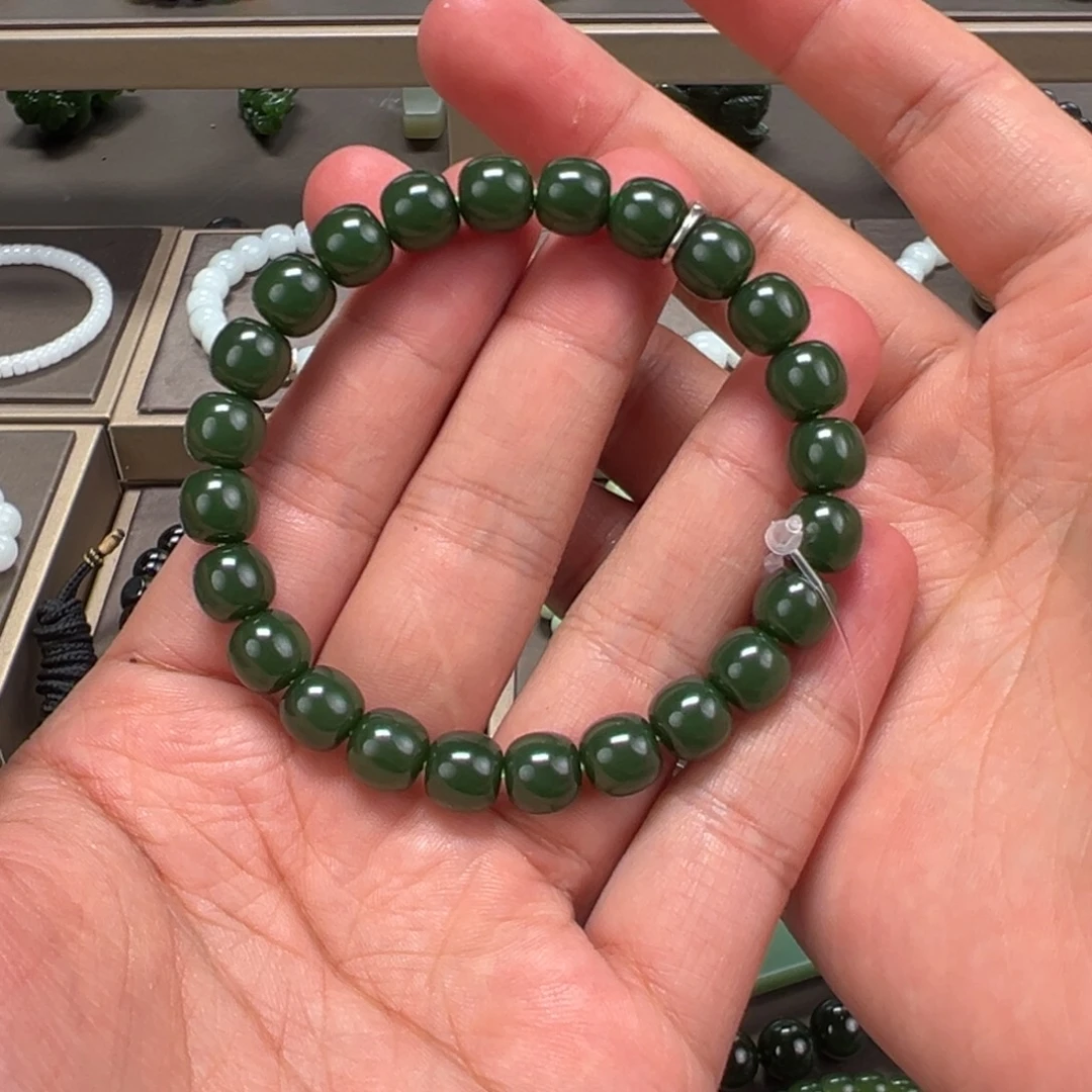 弈***辰和田玉未镶嵌颈饰