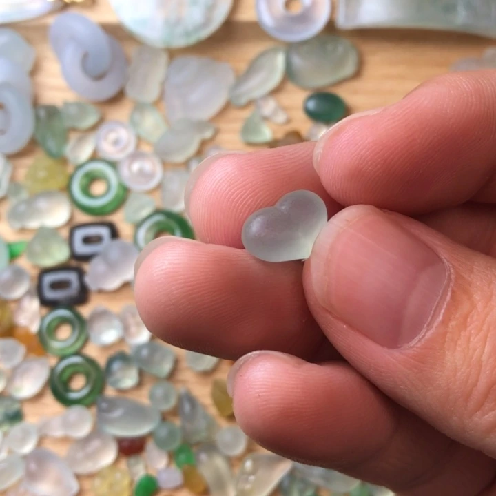 定制翡翠未镶嵌挂件