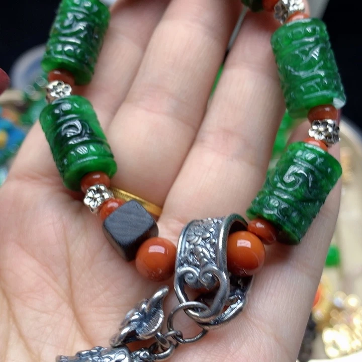 翡翠颈饰未镶嵌吊坠