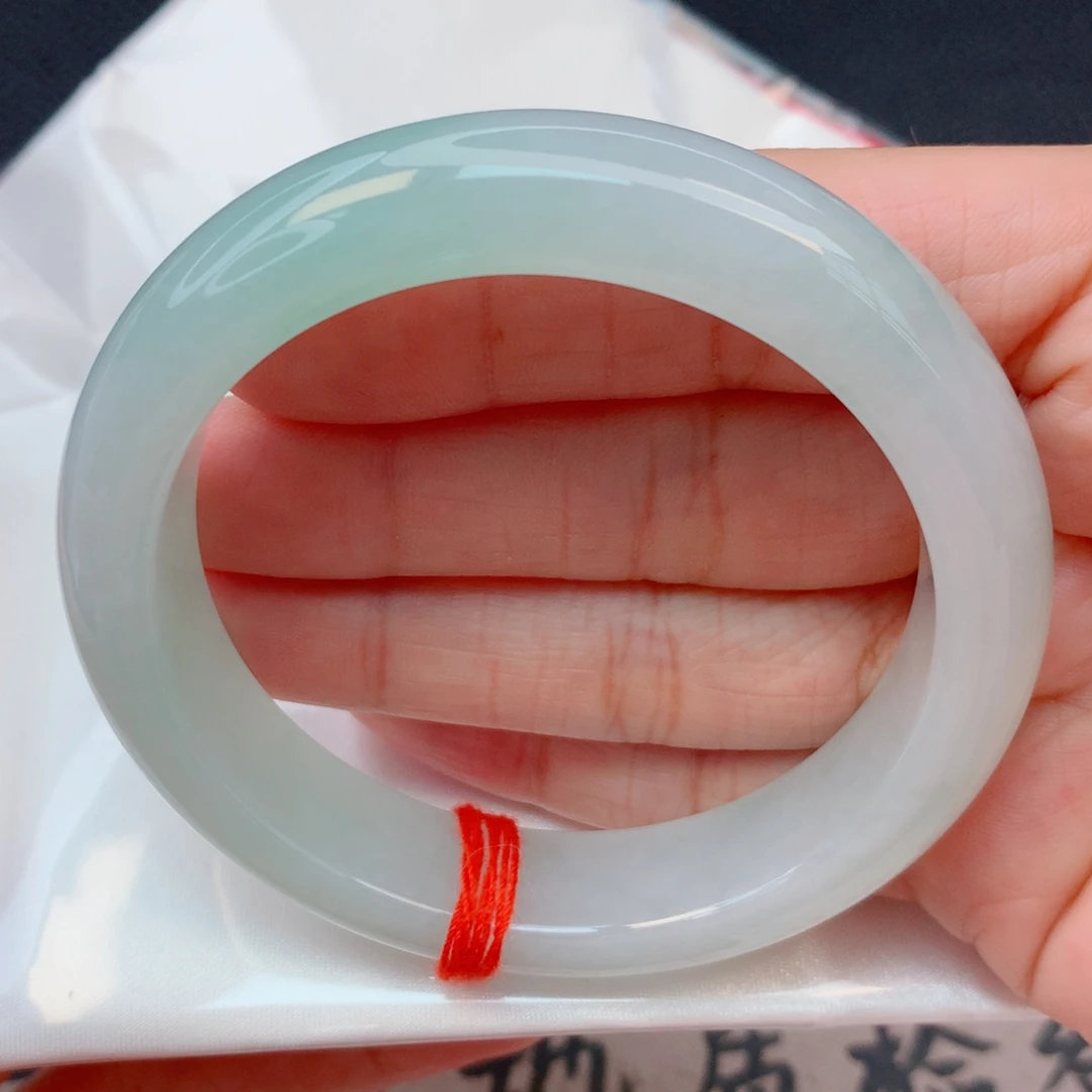 翡翠未镶嵌手镯56.8圈 细糯冰飘绿宽镯水润