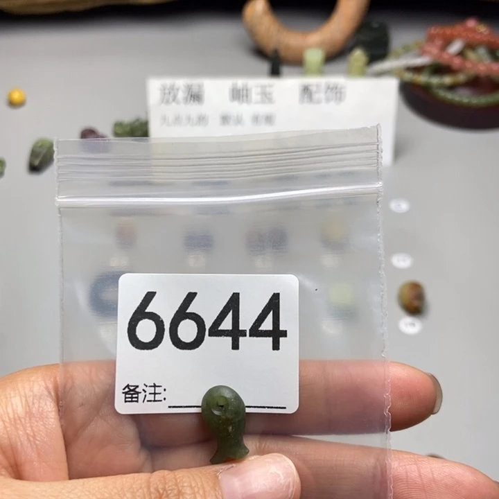 吞***生蛇纹石玉未镶嵌项链
