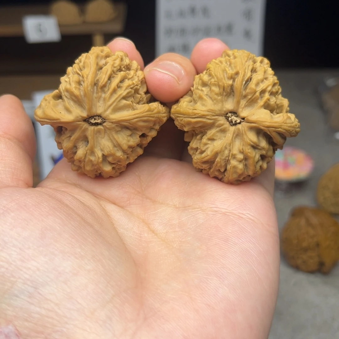 岳***岳文玩核桃把件涿鹿南疆石