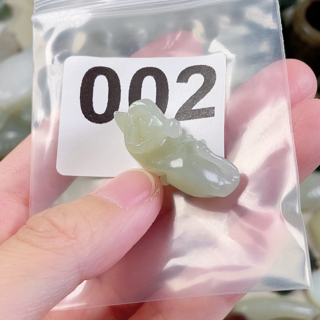 颈饰未镶嵌和田玉（糖玉）