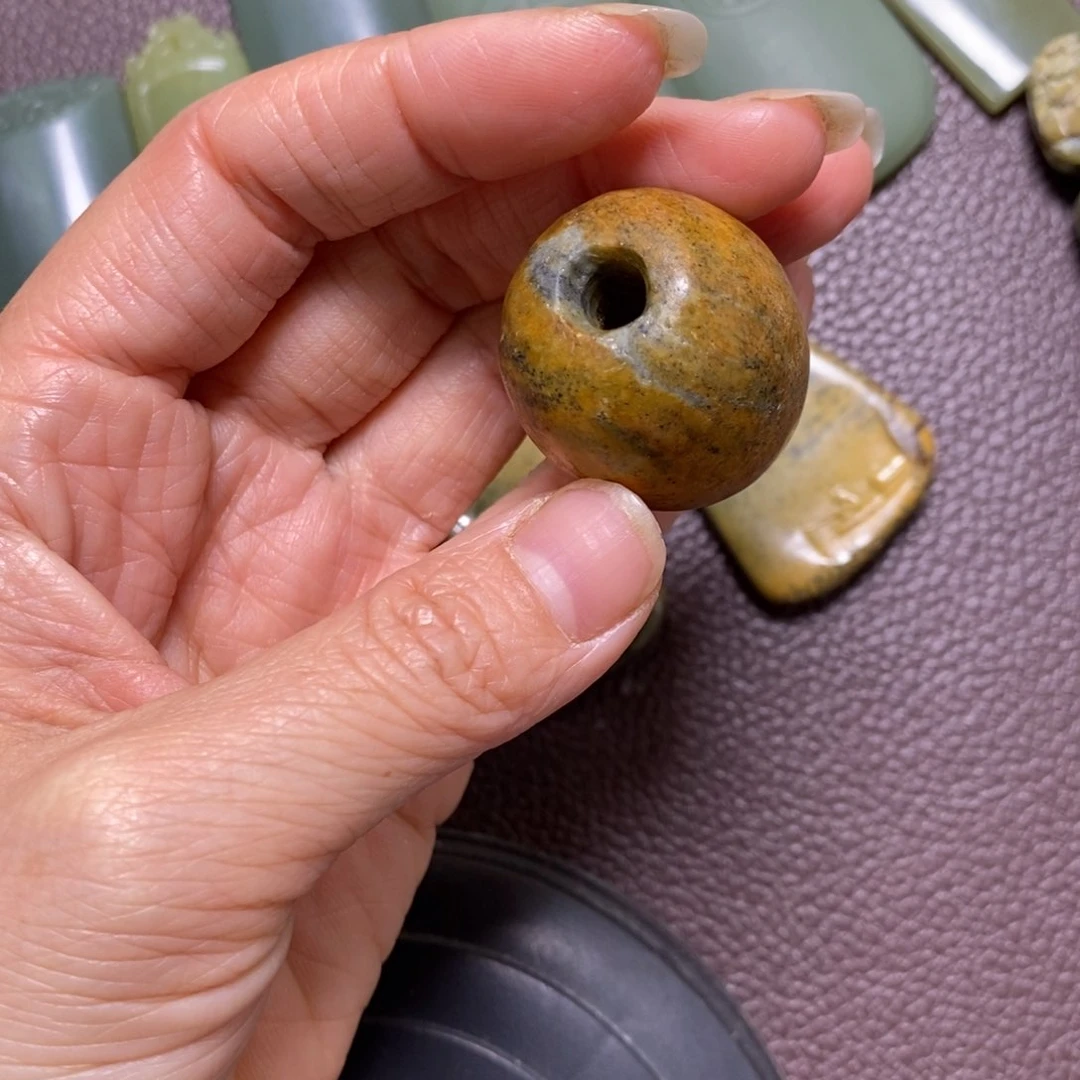 岫岩河磨玉（透闪石质玉）未镶嵌耳饰玉***哥