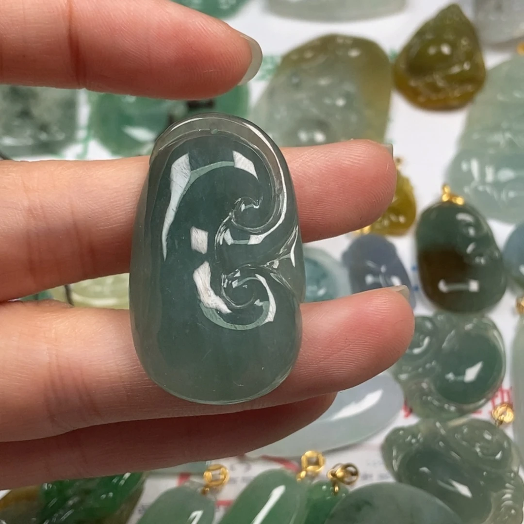 J***y翡翠未镶嵌颈饰翡翠