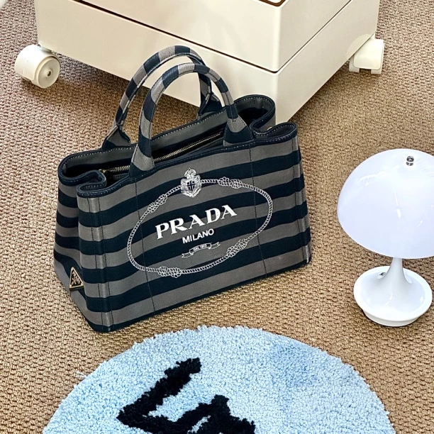 95新 Prada/普拉达 小号斑马条纹沙滩包