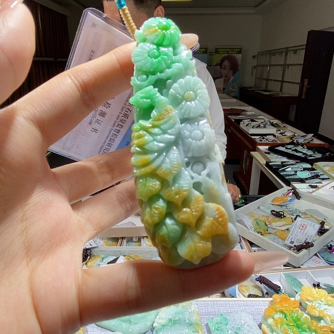 翡翠未镶嵌颈饰翡翠