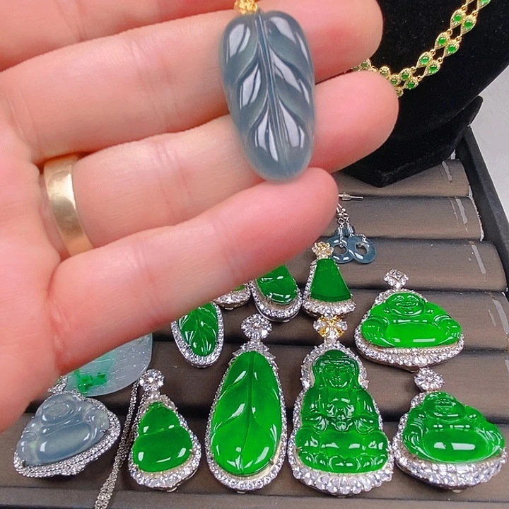 翡翠未镶嵌颈饰天然a货翡翠精品天空蓝叶子吊坠