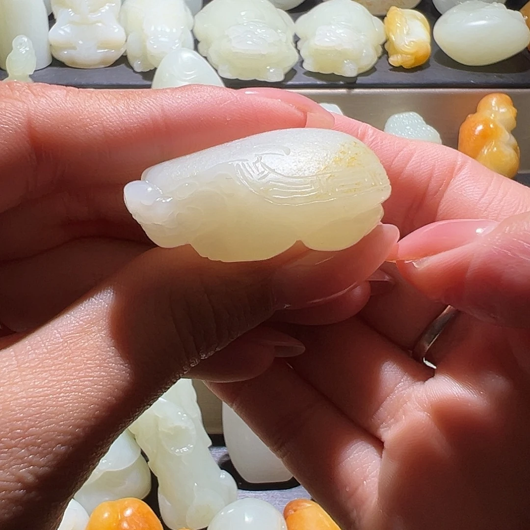 欧***神和田玉未镶嵌颈饰