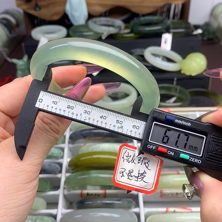 蛇纹石玉手镯未镶嵌1025