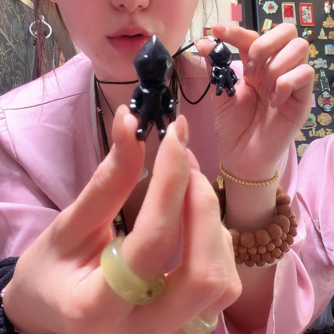 岫玉未镶嵌奥特曼