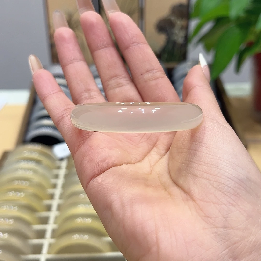 K***g玛瑙/玉髓未镶嵌手镯