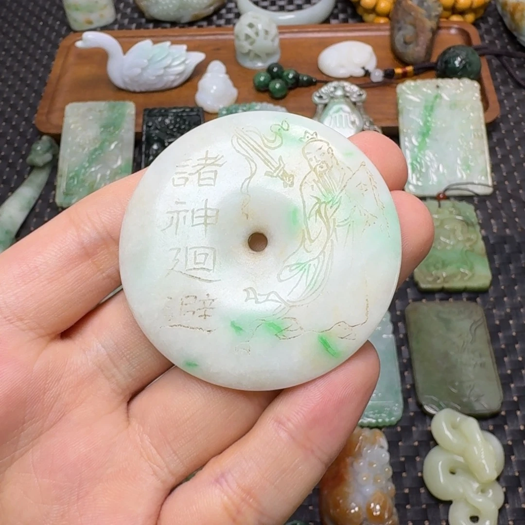 宜***业翡翠未镶嵌颈饰翡翠颈饰未镶嵌