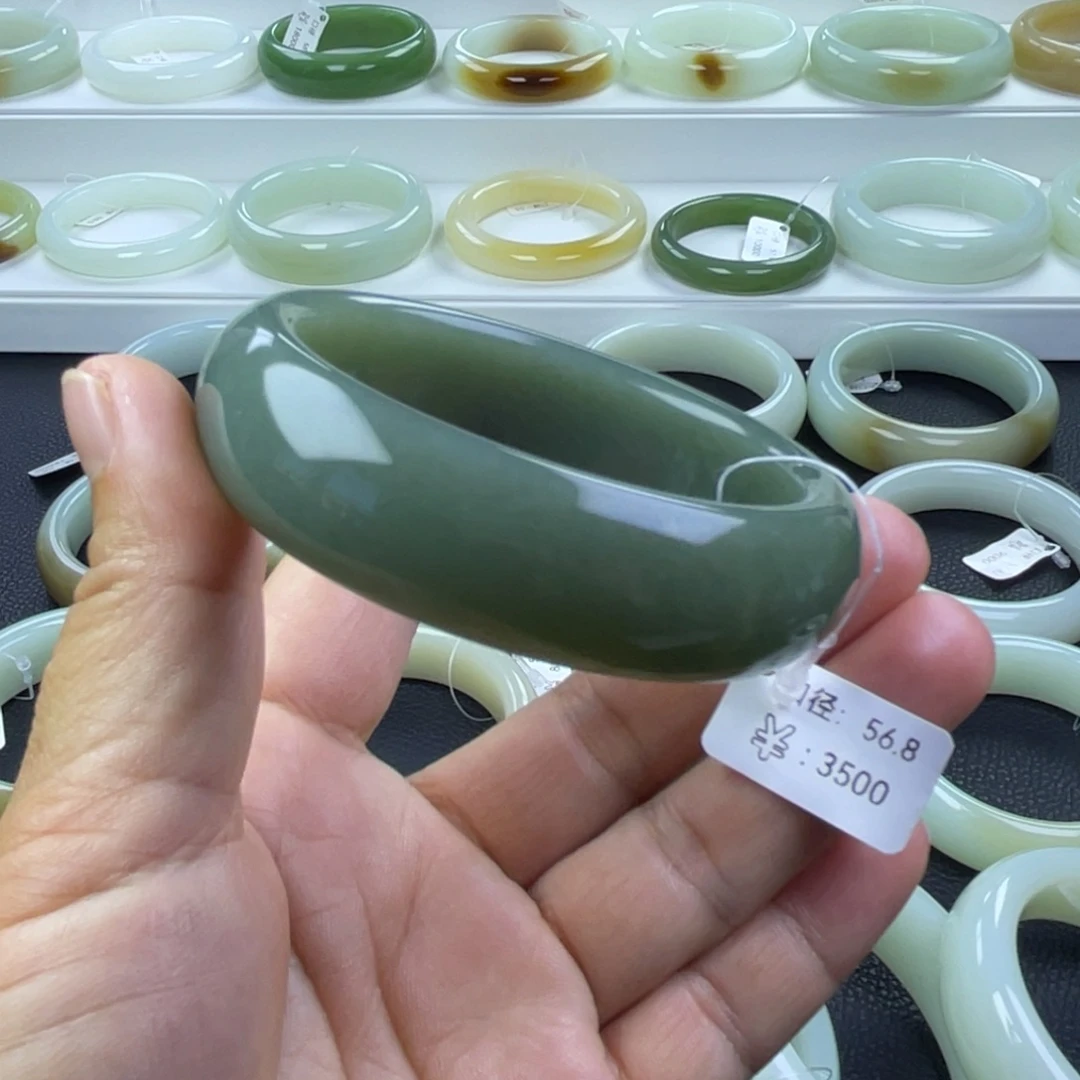 和田玉未镶嵌手镯