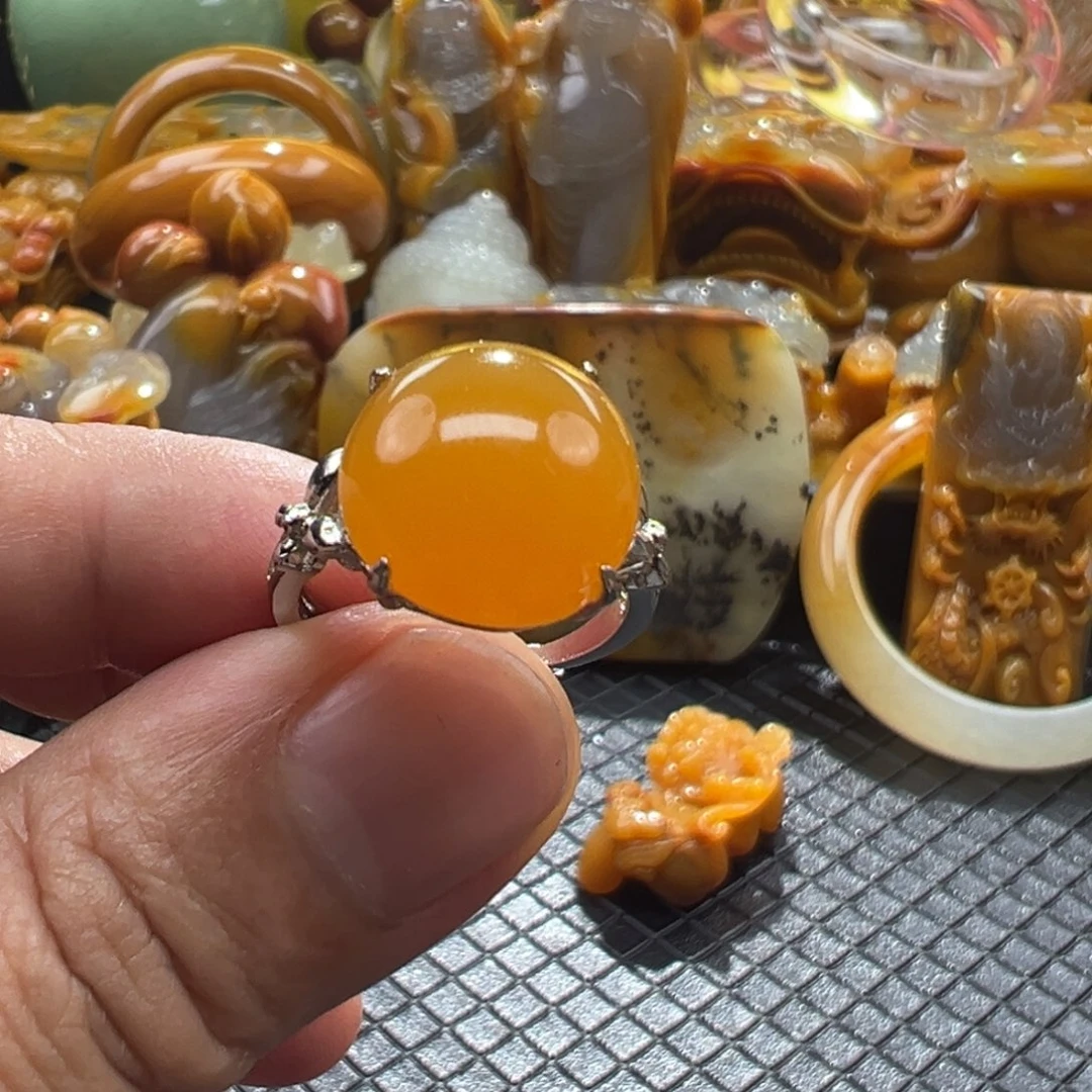 颈饰未镶嵌石英质玉