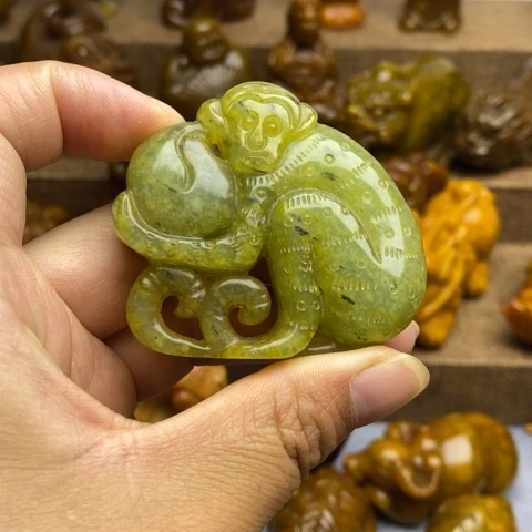 蛇纹石玉未镶嵌颈饰7