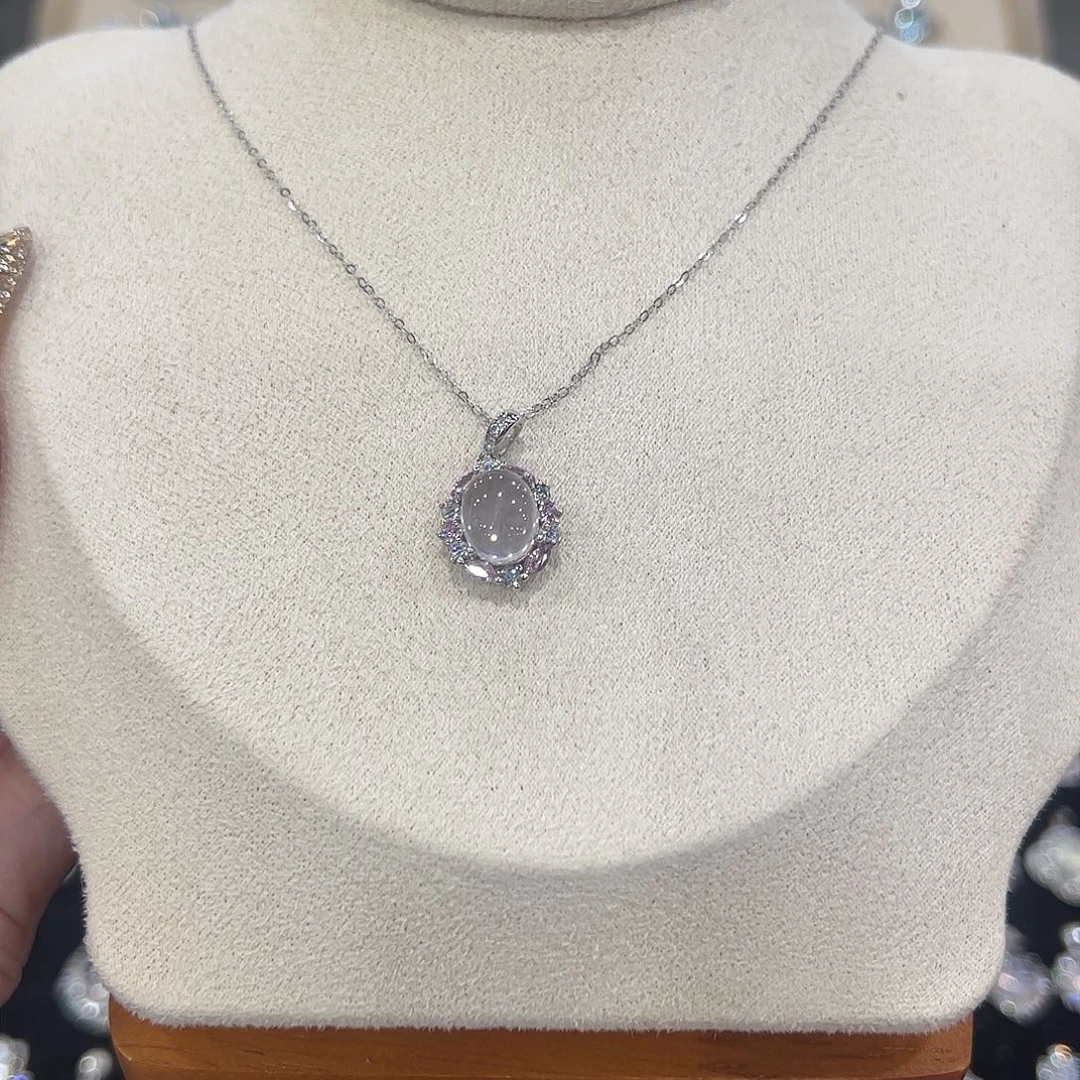 彭***动颈饰银S925镶嵌芙蓉石