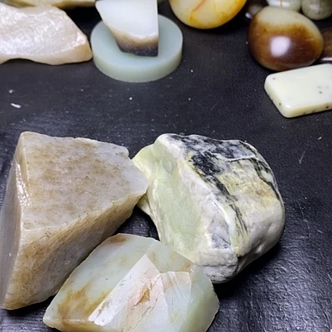 未镶嵌和田玉摆件