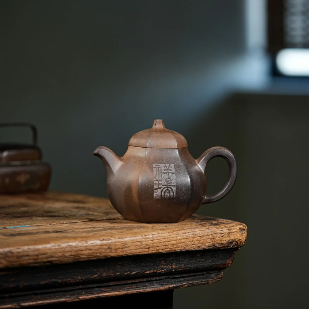 六方梨韵・紫泥柴烧：窑火凝萃的紫砂臻品 260cc