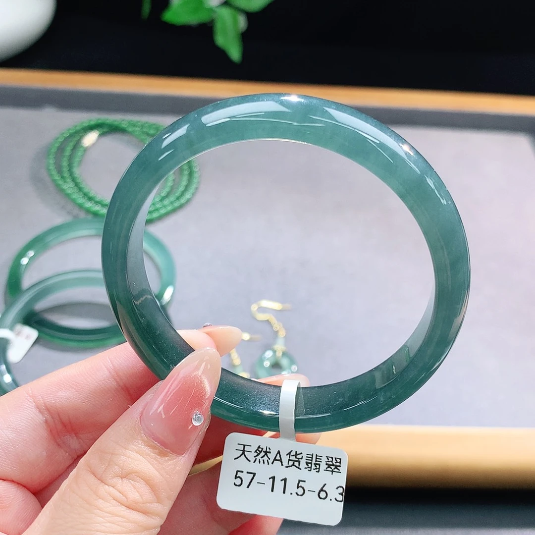 未镶嵌手镯（圆镯）翡翠