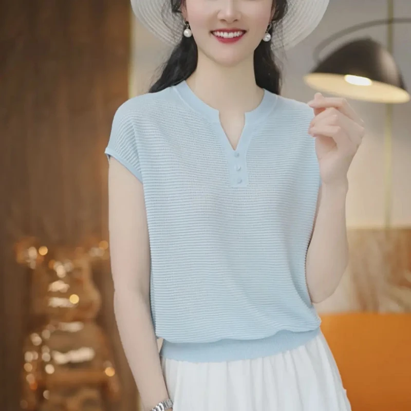 时尚气质设计感V领轻薄透气针织上衣2025夏季新款宽松显瘦短袖女