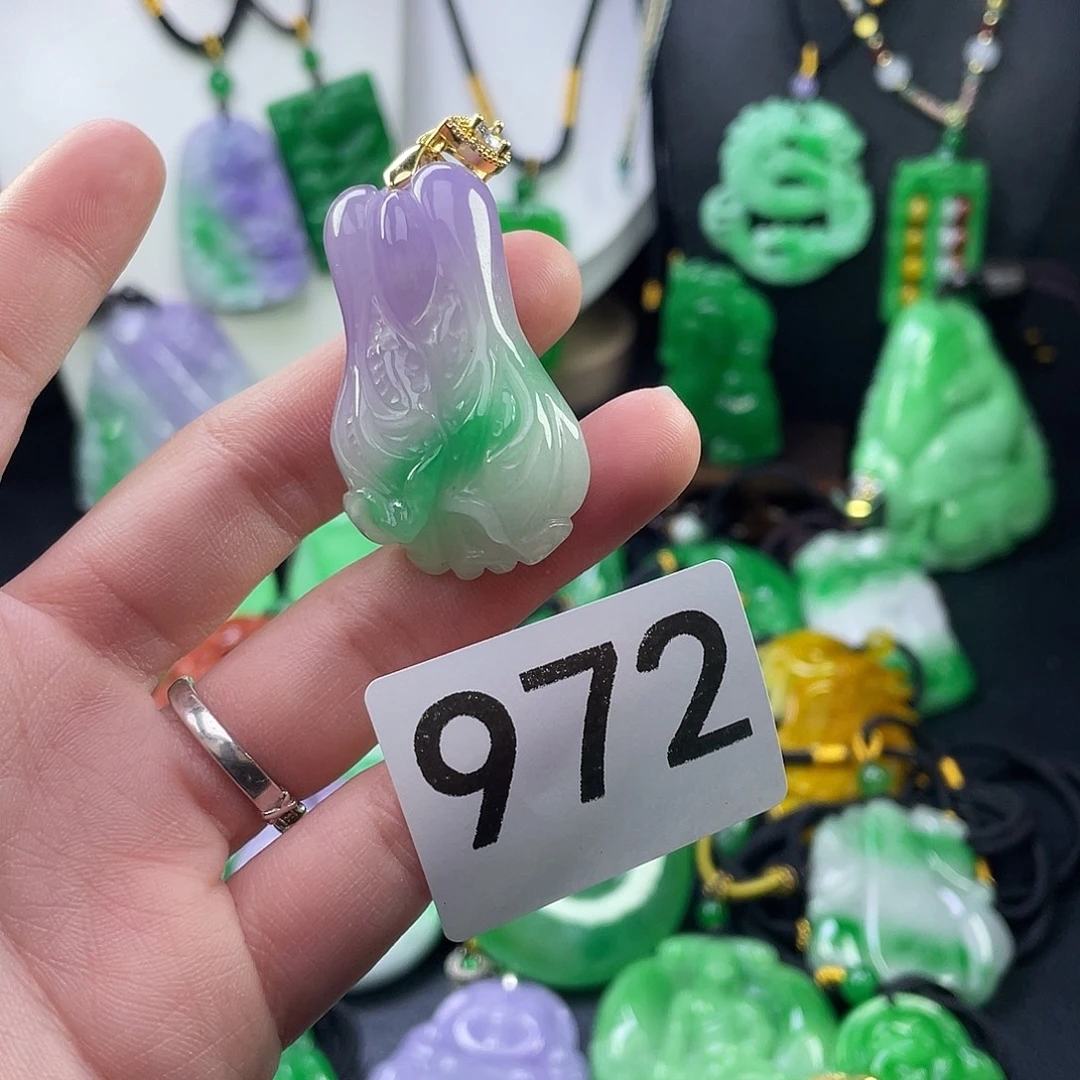 翡翠未镶嵌吊坠(赠链)