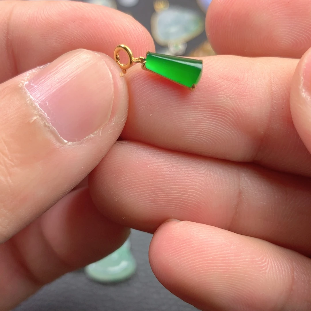 【闪购商品】颈饰18K金镶嵌翡翠翡翠