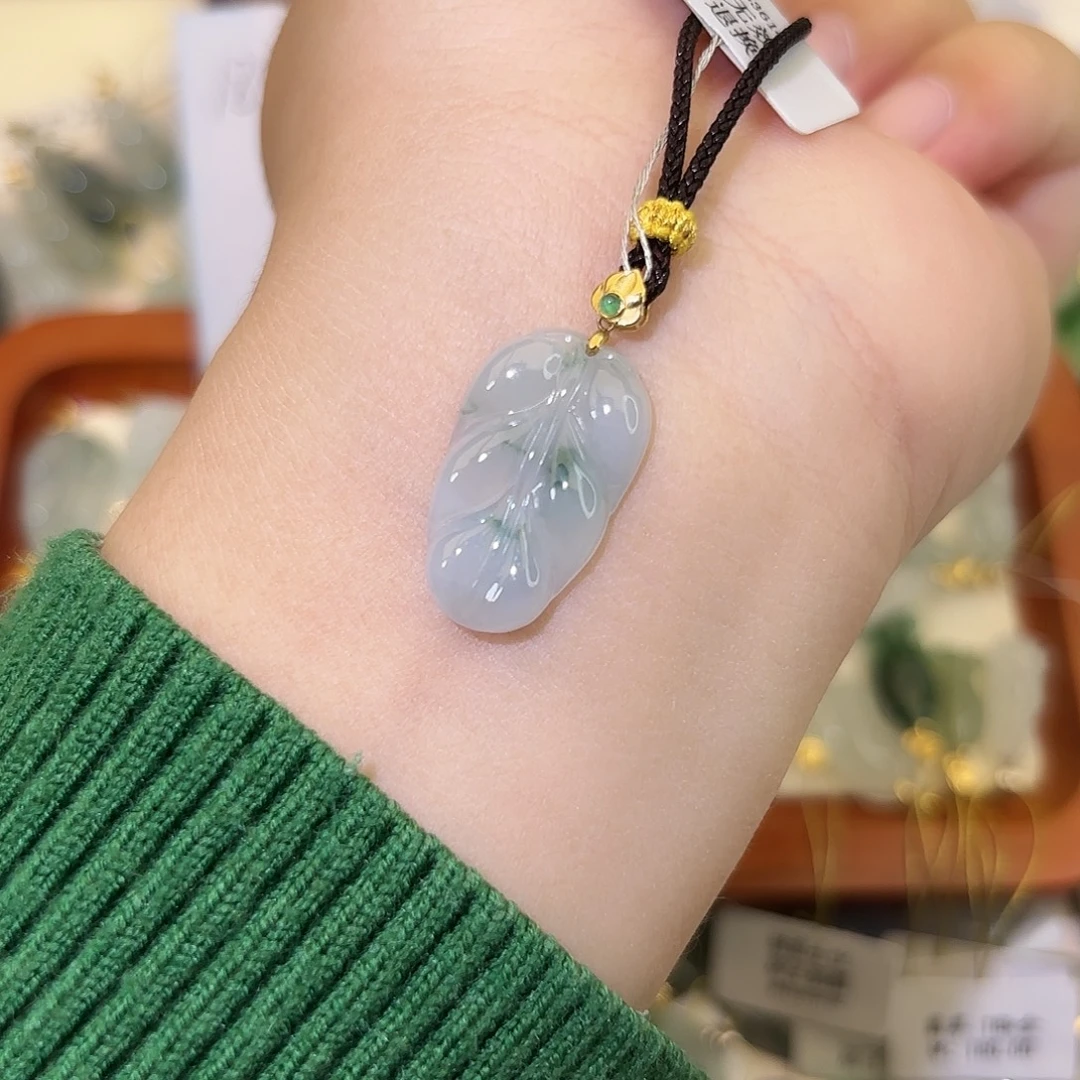 翡翠18K金镶嵌颈饰叶子