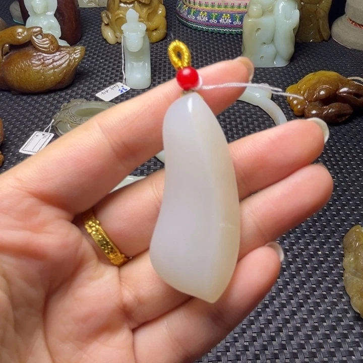 和田玉（糖玉）未镶嵌颈饰