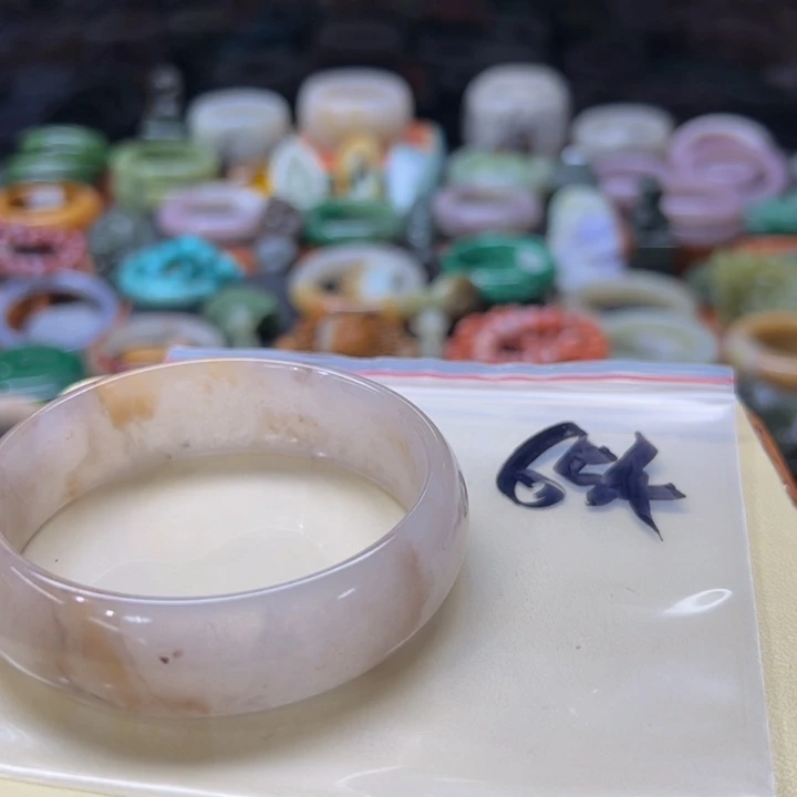 石英质玉手镯未镶嵌满****呀654