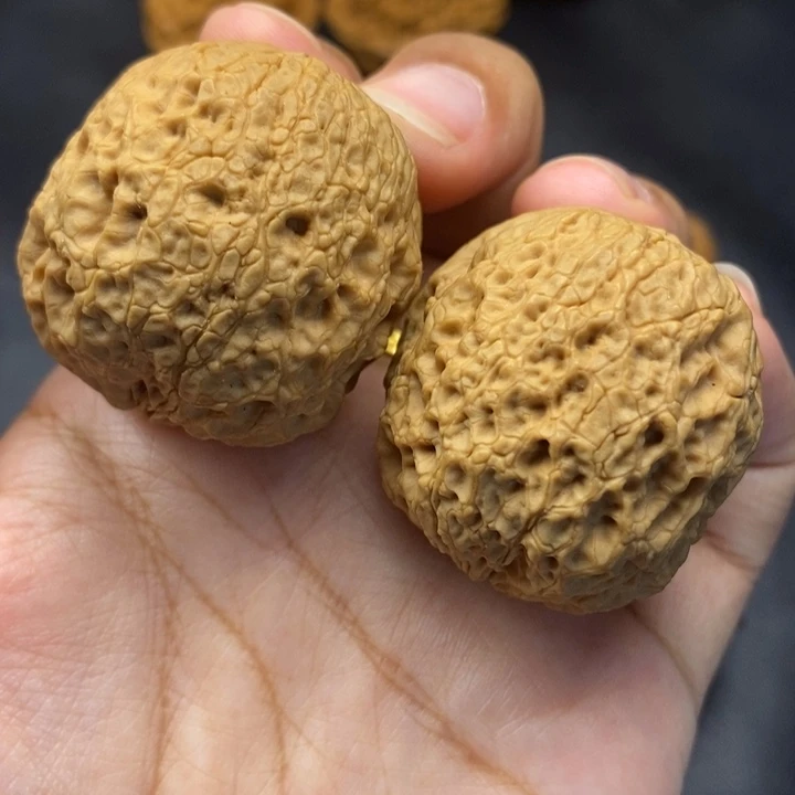 把件文玩核桃41尺牡丹绣球58克