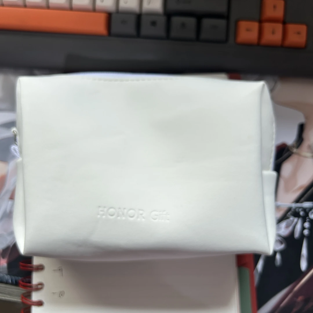 可爱白色皮面小包包