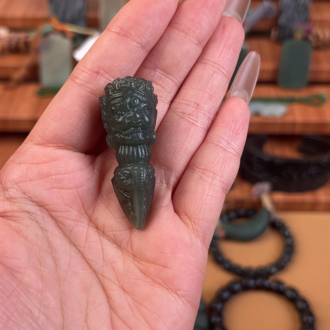 虎***三和田玉（糖玉）未镶嵌颈饰