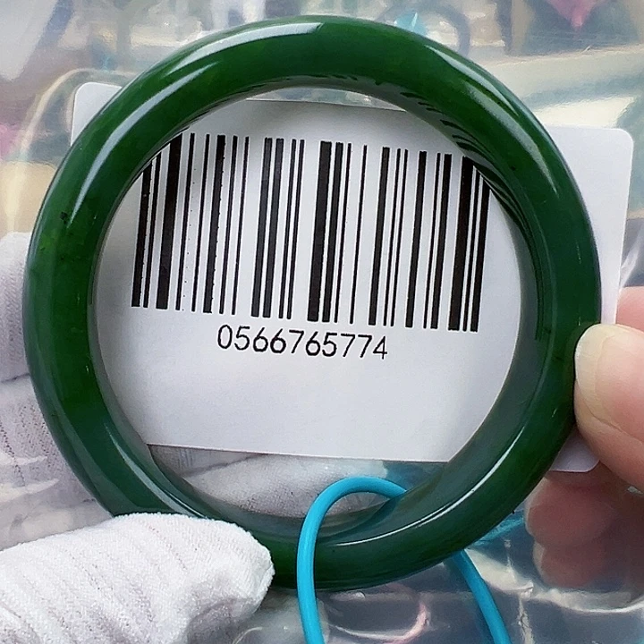 雪***宸和田玉未镶嵌手镯包容5960