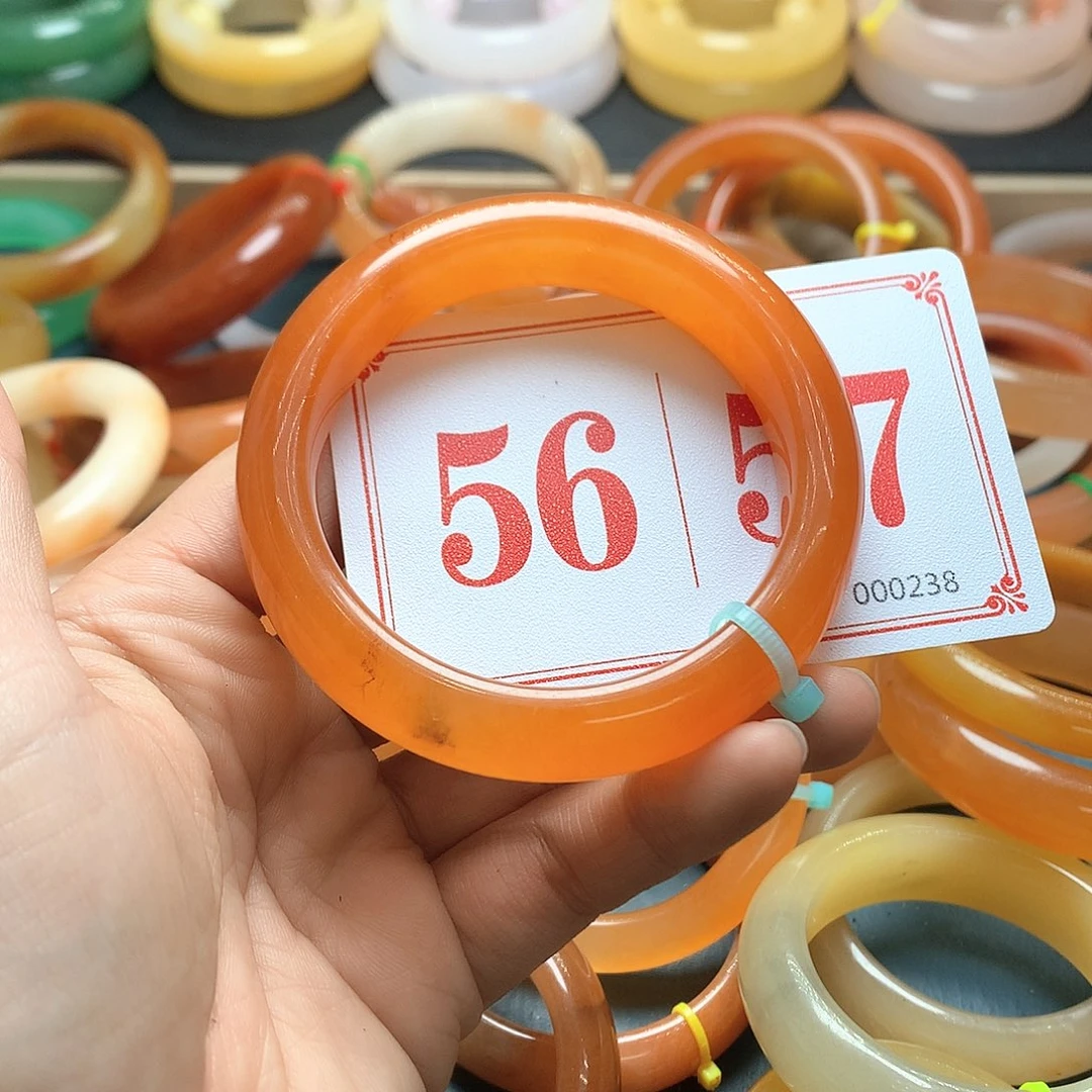 未镶嵌石英质玉（黄龙玉）手镯