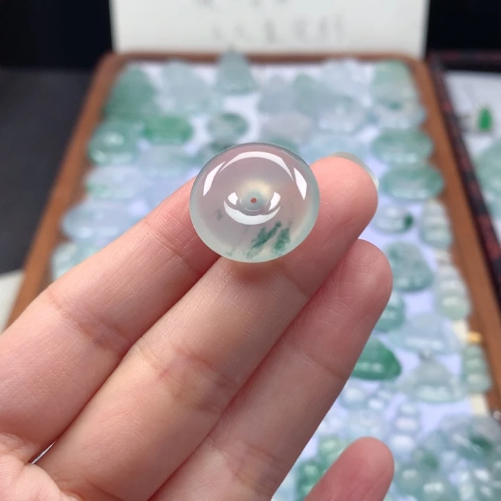 颈饰未镶嵌翡翠冰种飘花肥扣子