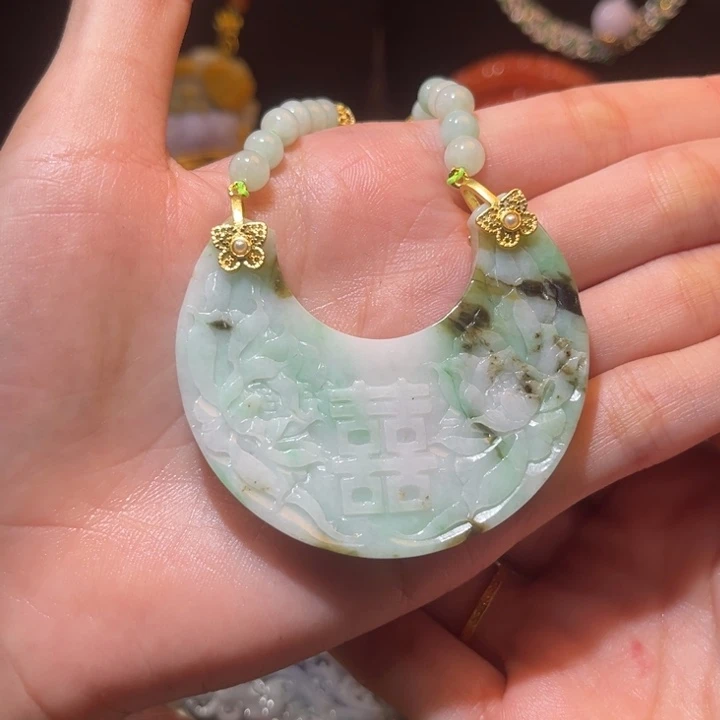 翡翠未镶嵌颈饰待编织