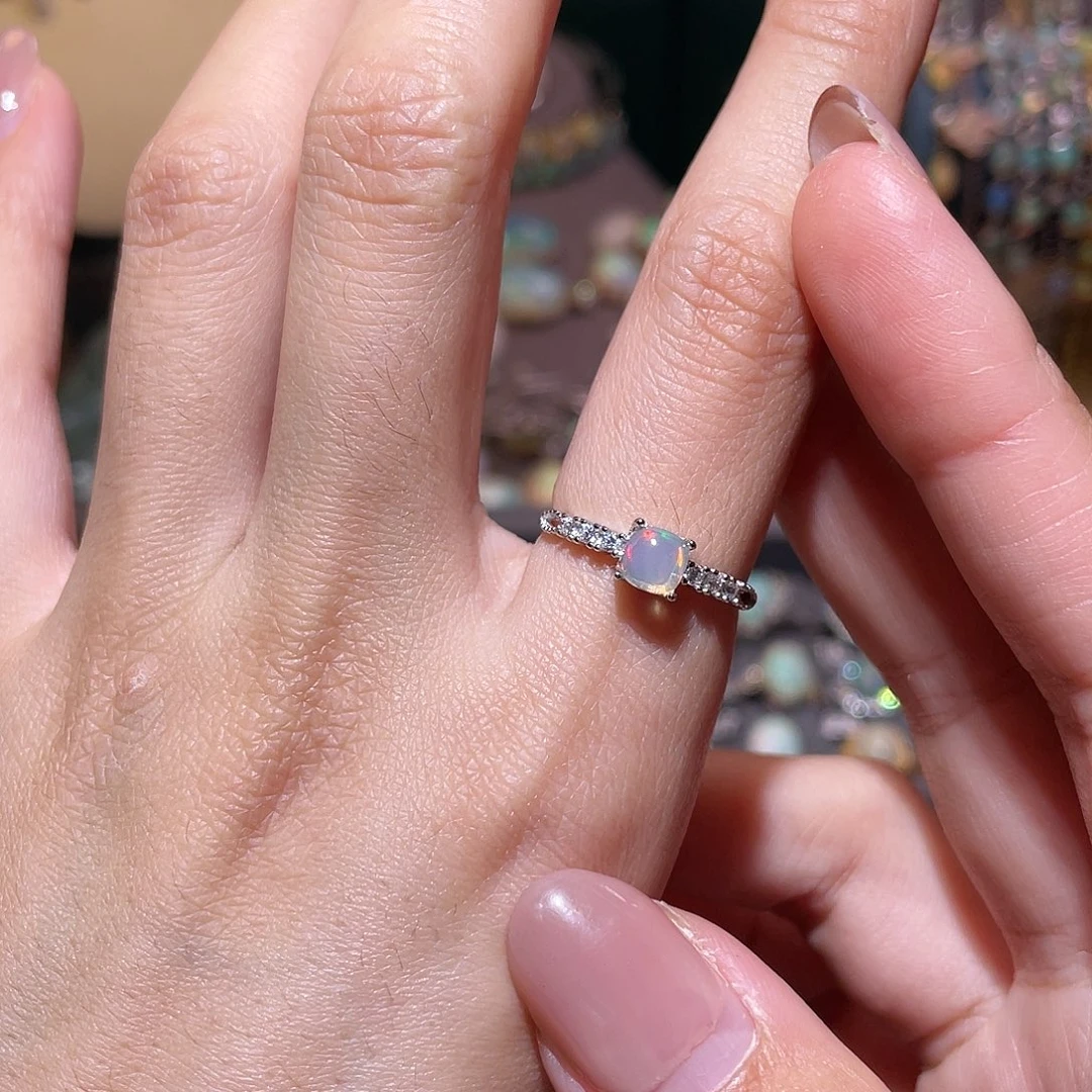 银S925镶嵌欧泊戒指）