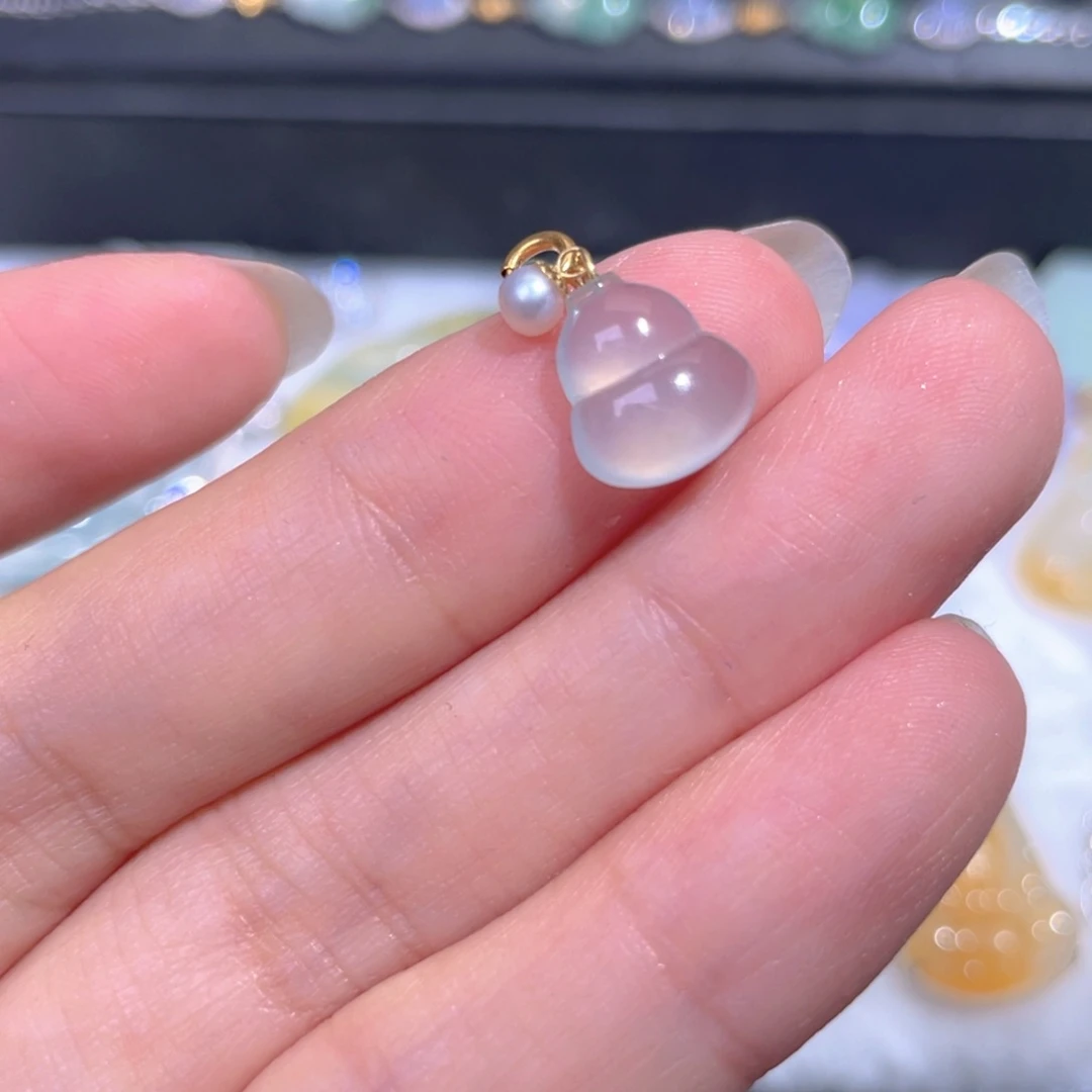 颈饰18K金镶嵌翡翠翡翠