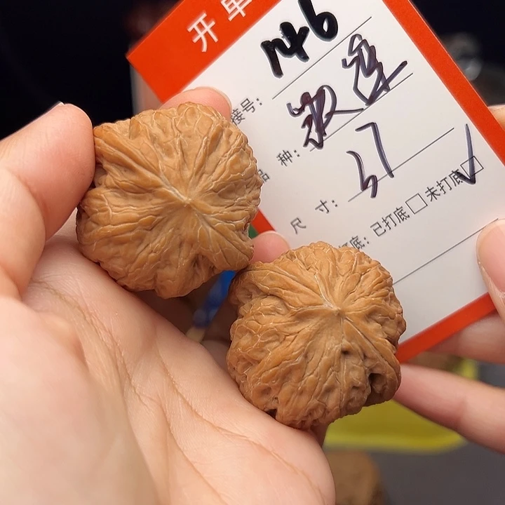 核桃文玩手捻核桃146